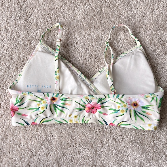 Betty Jade | Floral Bikini - Picture 3 of 11